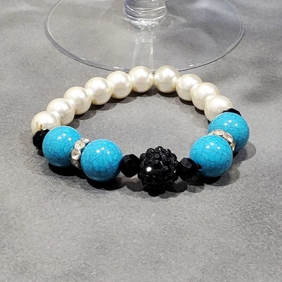 Handmade beaded earrings and bracelet - Picture 4 of 7